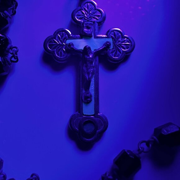 VTG Italian Luminous Rosary Necklace Burgundy Glass Bead Roma Glow Crucifix 47" - Picture 3 of 14